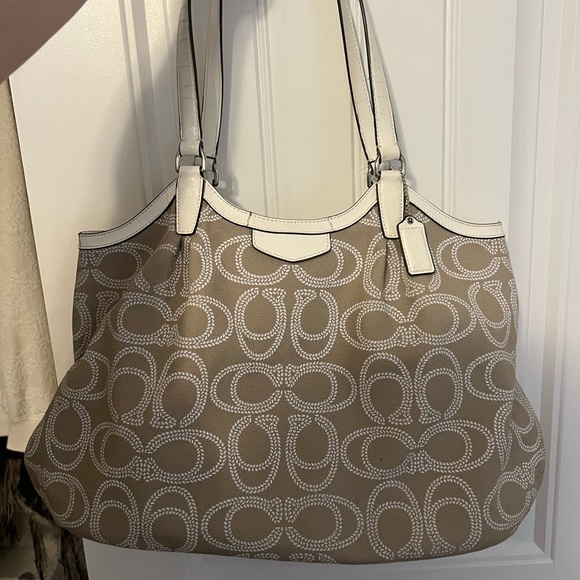 Authentic Coach Purse Signature CC - Picture 1 of 5